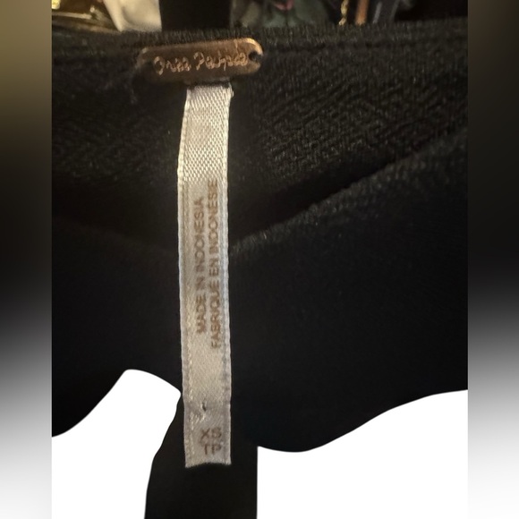 BUNDLE BOX - various women’s XS tops - Picture 10 of 14